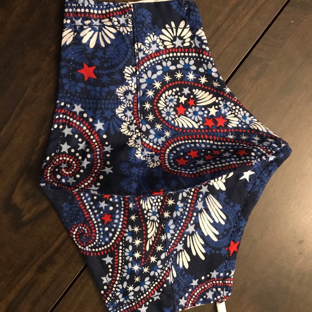 NWT Vera Bradley Face Mask Fireworks Paisley